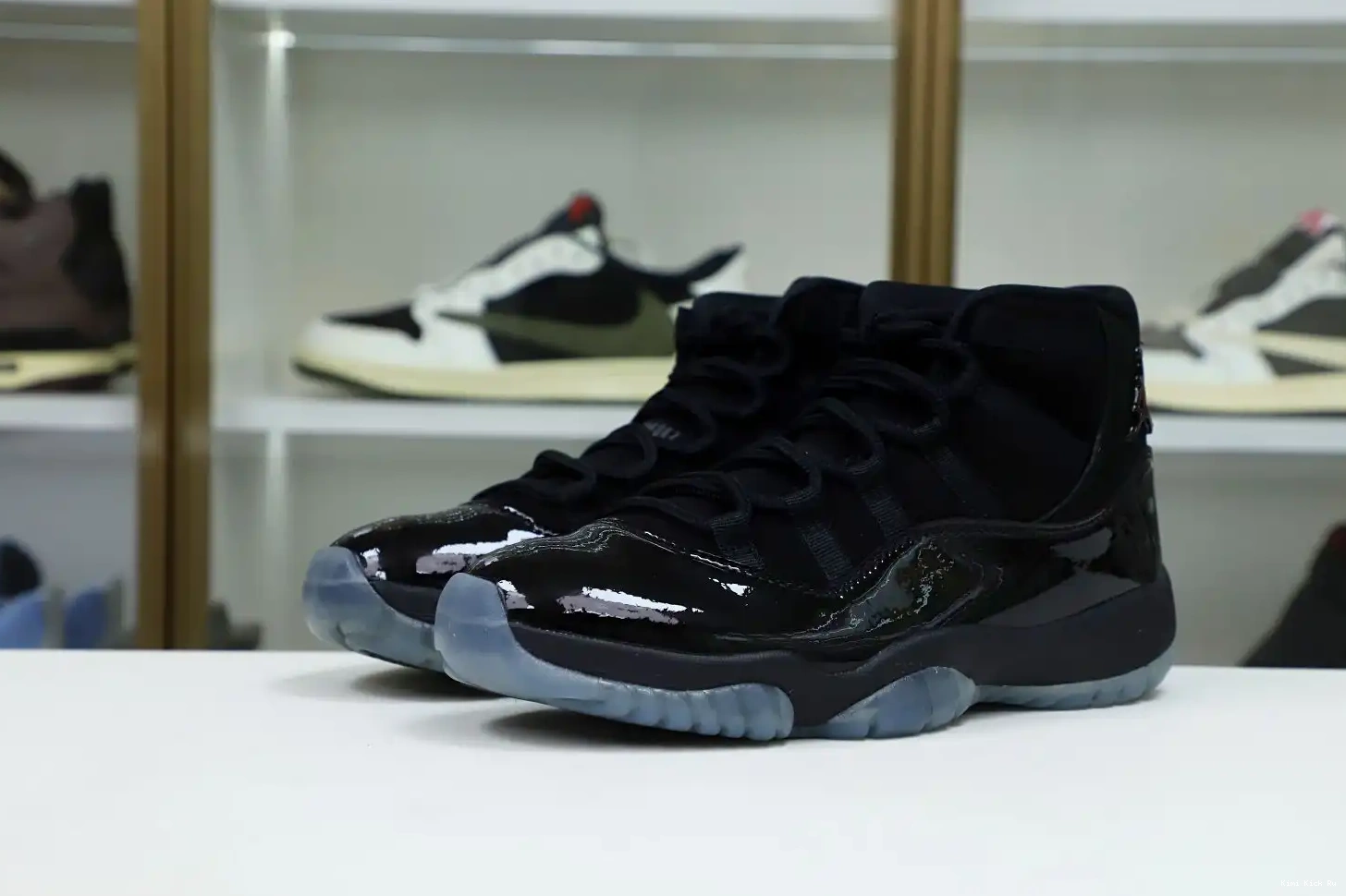 JORDAN RETRO GOWN' AND 11 'CAP Kimikick AIR 0718